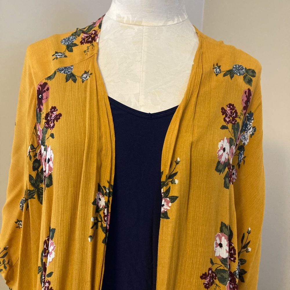 K Jordan gold and floral kimono, size L. - Picture 3 of 10